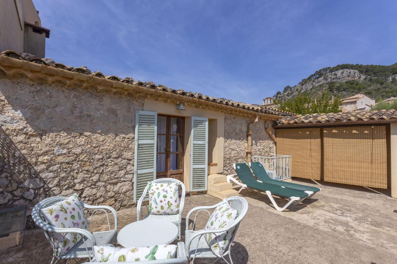Caimaris House *
