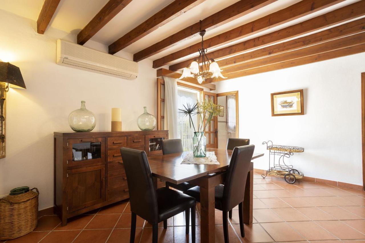 Caimaris House *